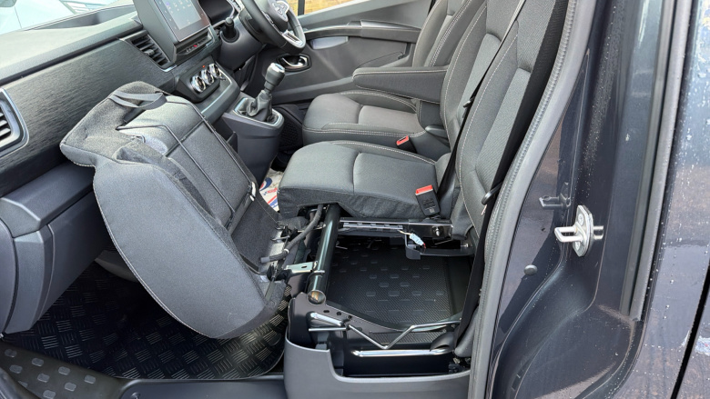 Nissan Primastar 30 L2 Diesel 2.0 dCi 130ps H1 Tekna Crew Van